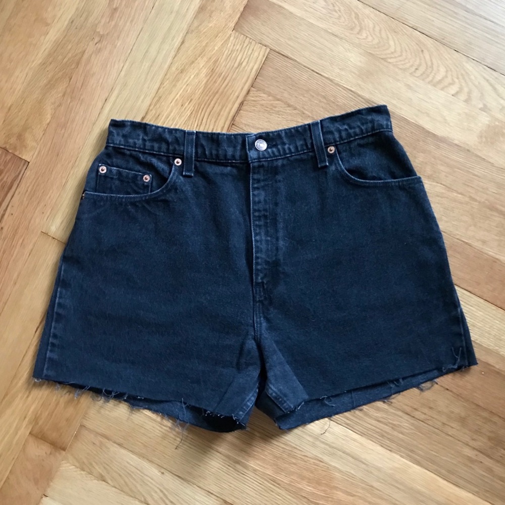 Vintage 90s Levi’s black cut off jean shorts 31/32 - Picture 6 of 6
